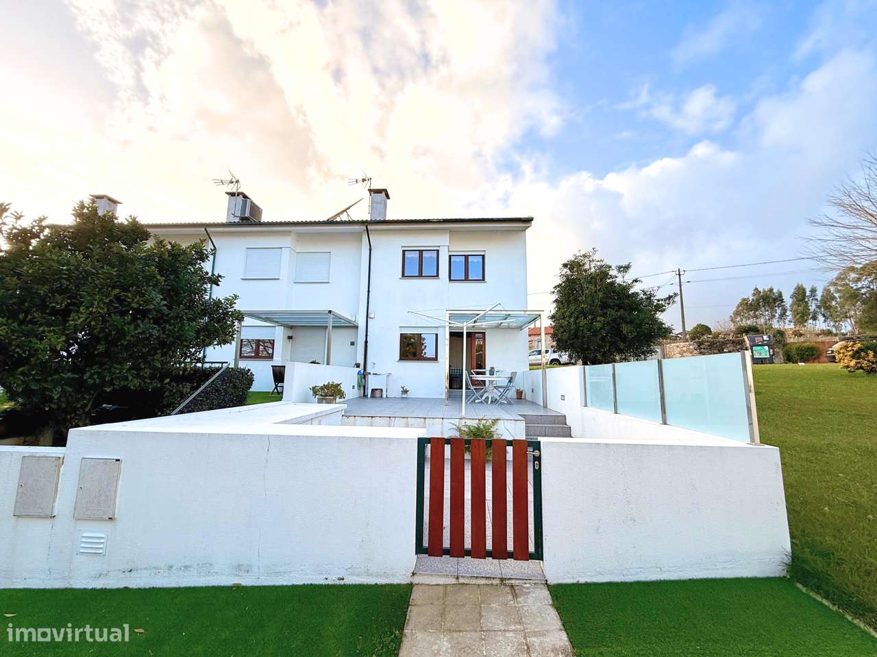 Moradia T3 geminada com jardim em Santa Marta-18