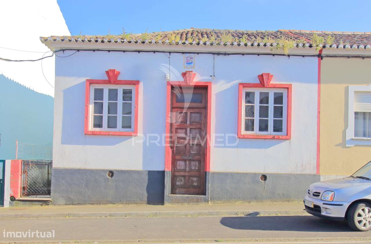 Moradia T2 para Recuperação com Projeto Aprovado – Praia da Vitória - Grande imagem: 3/28