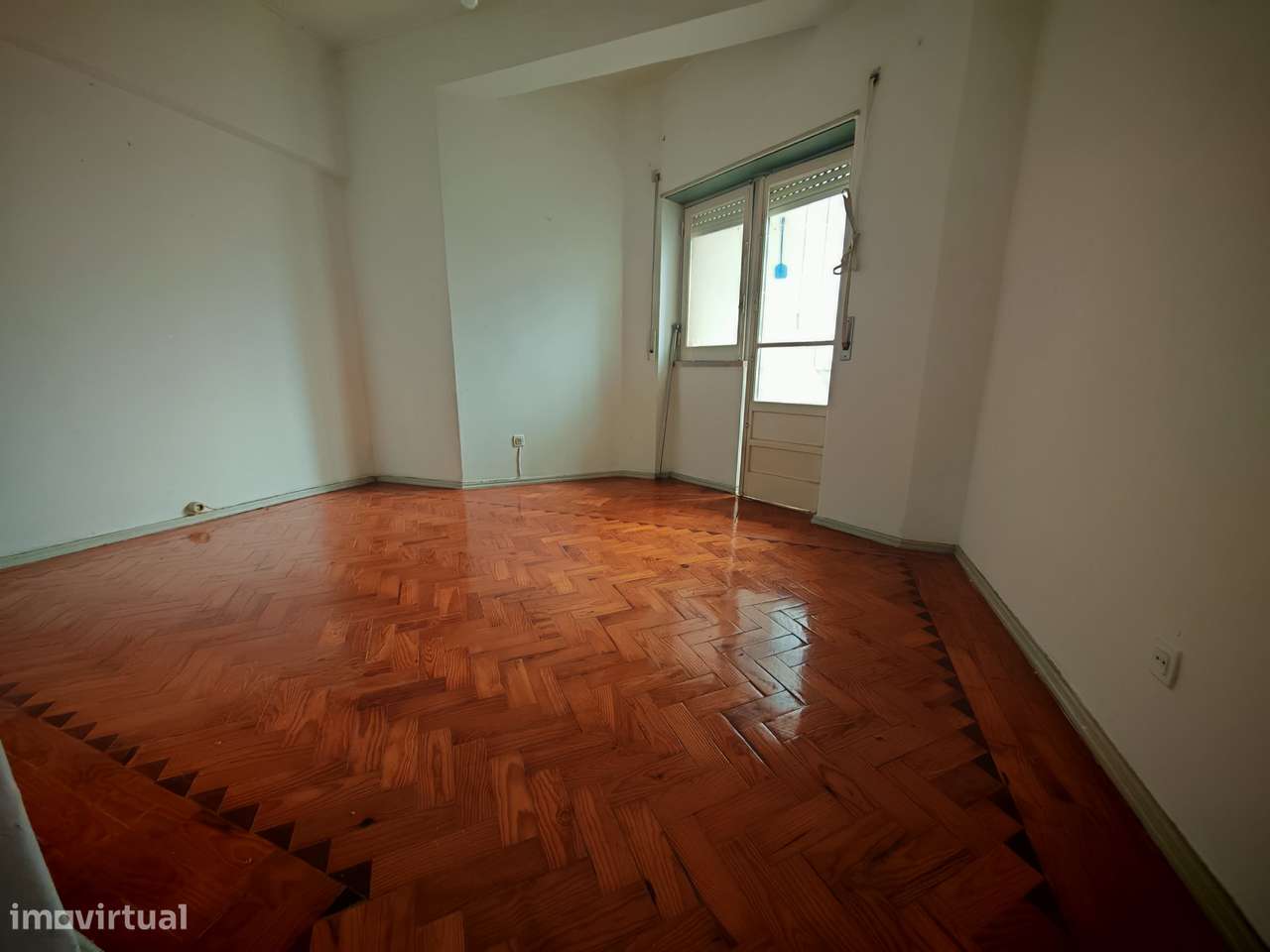 T2, bem localizado - Grande imagem: 5/12