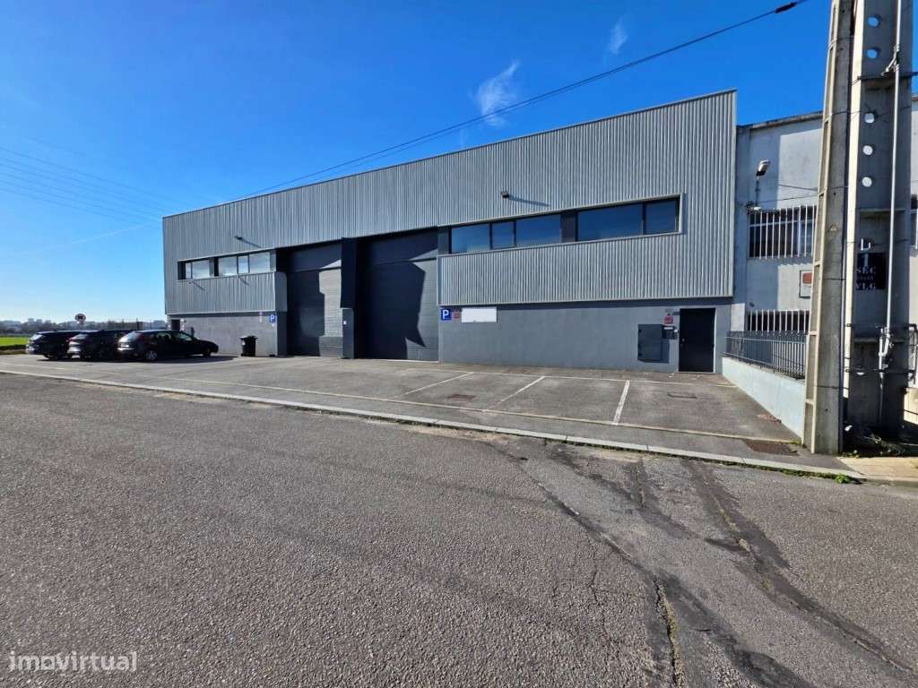 Armazém como novo na Zona Industrial da Travagem - Grande imagem: 2/4