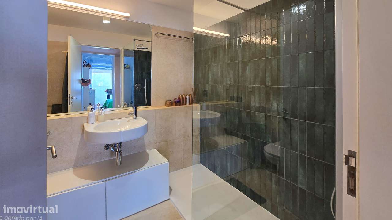 T3 remodelado na Rua do Godinho, Matosinhos com 153m²-12