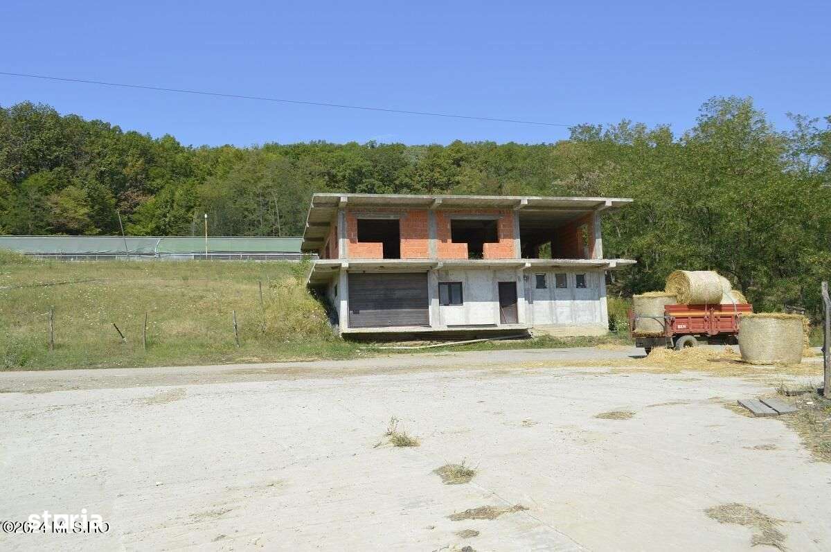 Bogati - Glimbocel, cladire cu suprafata utila 538 mp, teren 1000 mp - Imagine principală: 2/15