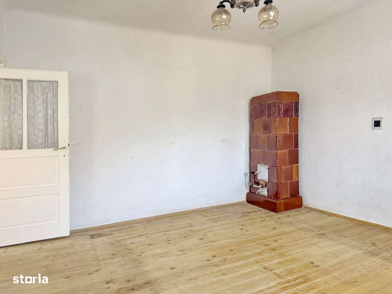 CASA CU POTENTIAL IN CARTIERUL FLORILOR - Imagine principală: 4/15