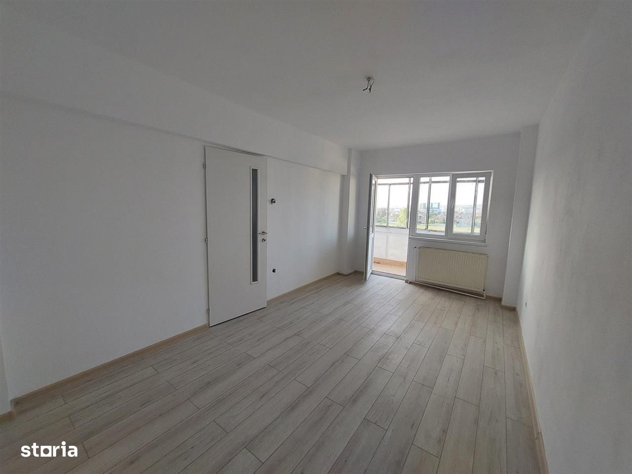 Apartament de vanzare - decomandat - balcon - str. Siretului