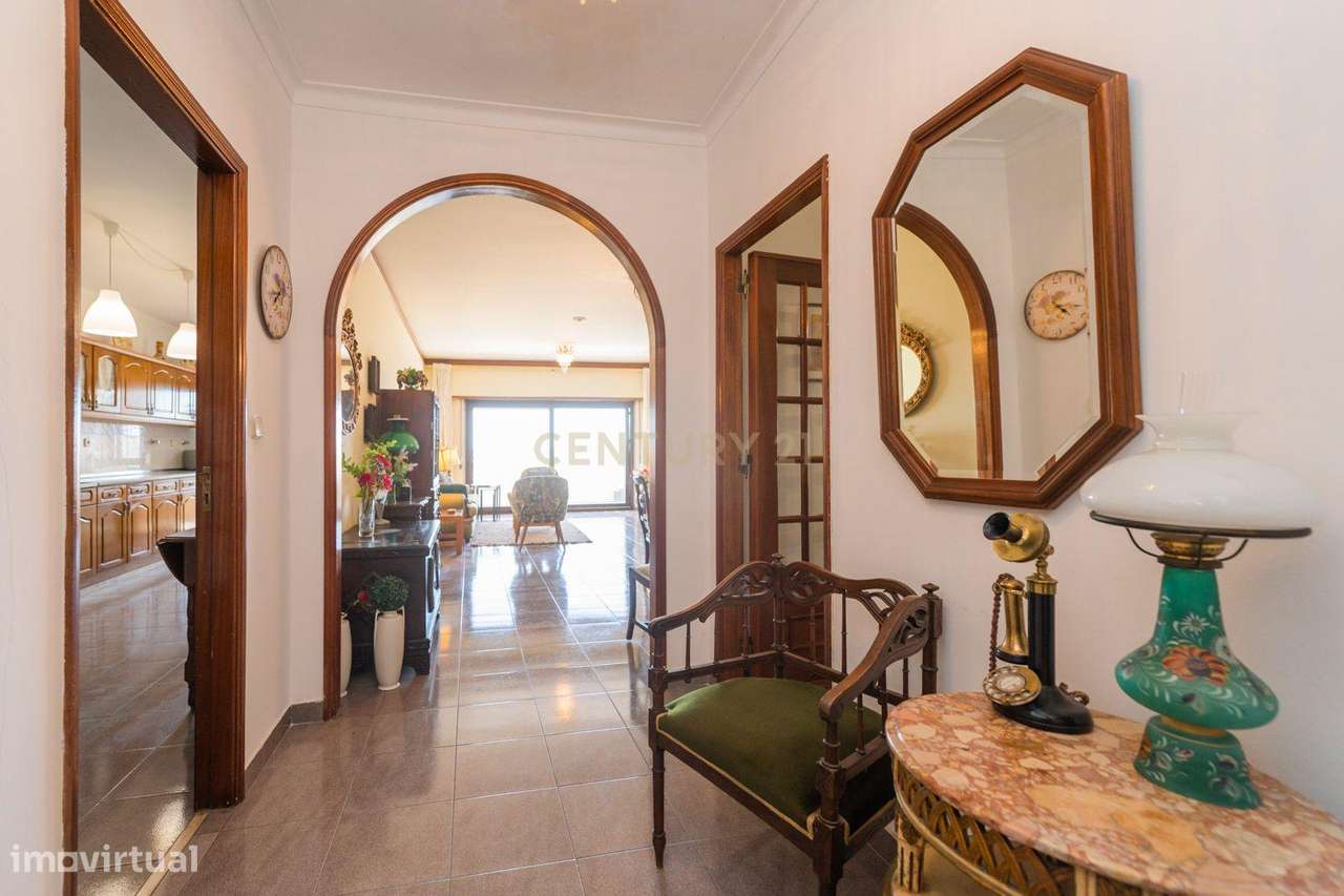 Excelente T4 c/Box | São Domingos de Rana-17