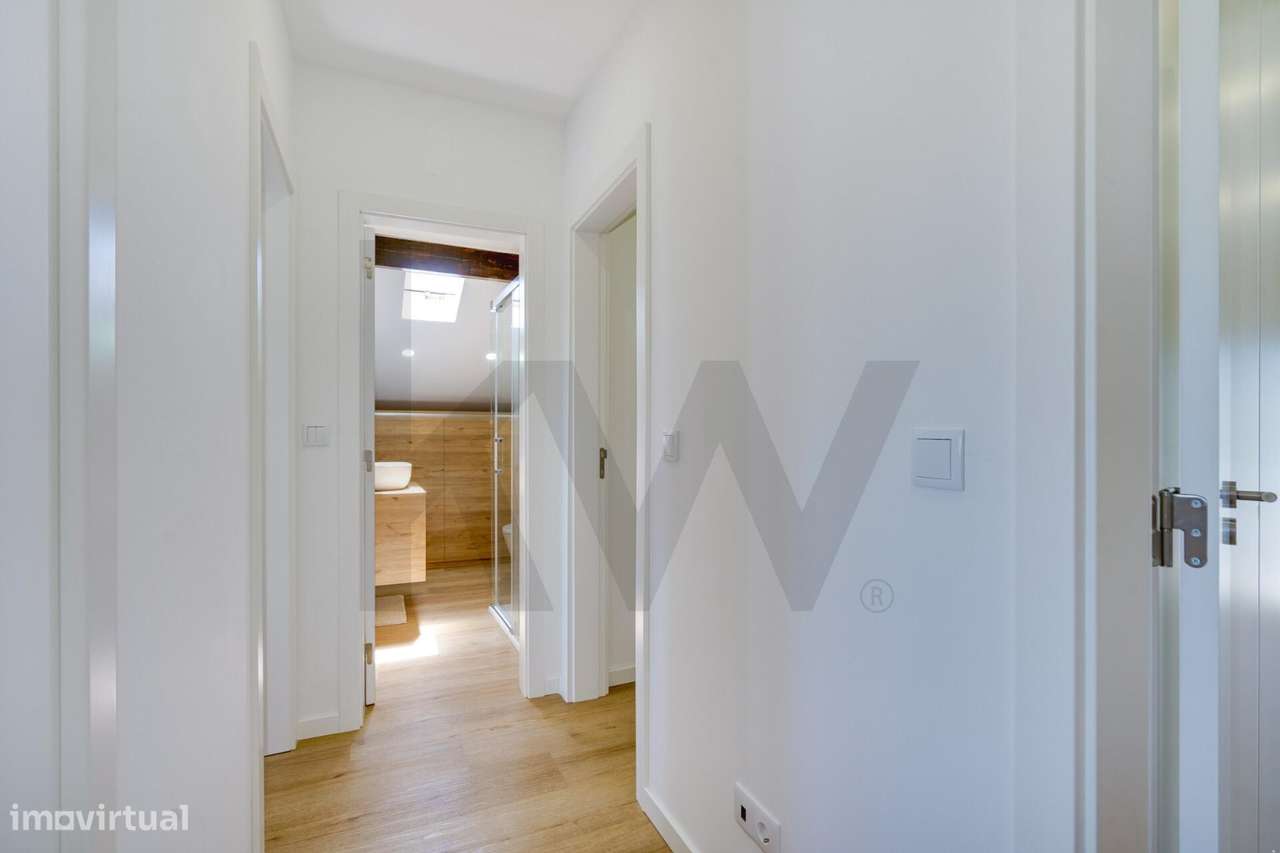 Fabulosa Moradia T4 com Piscina e Espaço Exterior-30
