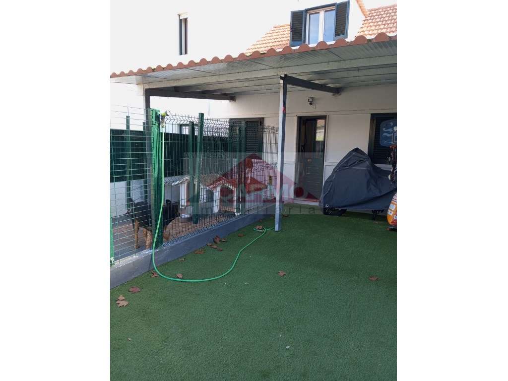 Moradia T3 com anexo e terraço / Alcochete( Marque já a sua visita). - Grande imagem: 2/35