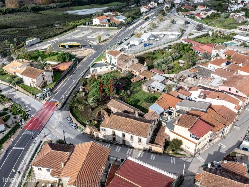 Coimbra, Vende-se Moradia com terreno e jardim.-46