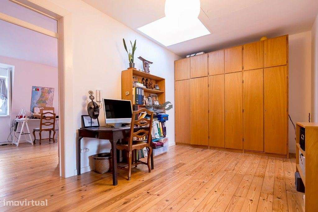 Moradia duplex na Graça com 5 Quartos e Jardim-8