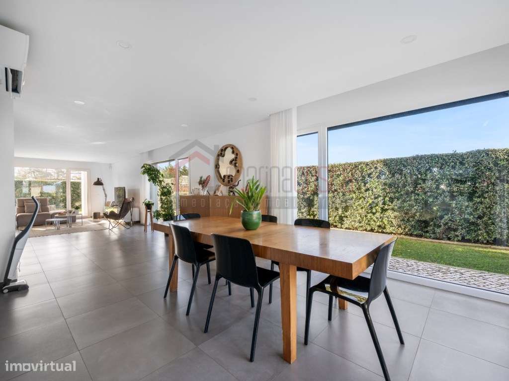 Moradia de Luxo T3 com Piscina e Vista Mar-14