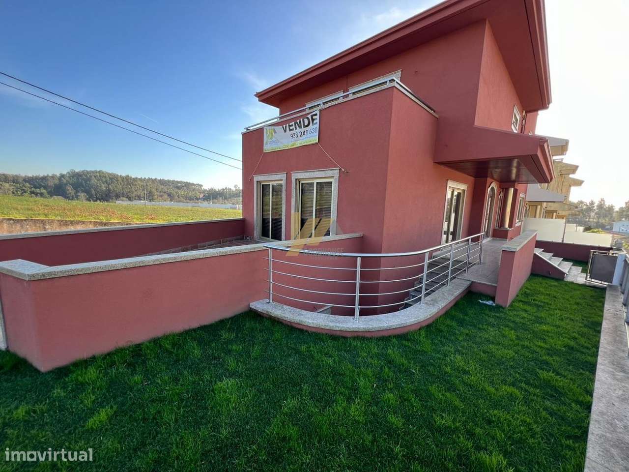 Moradia T5 com elevador, jacuzzi, balneários e muito mais - Grande imagem: 2/45