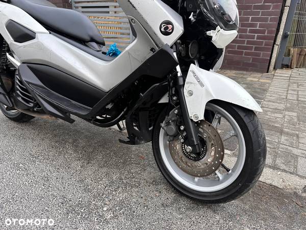 Yamaha NMAX - 11