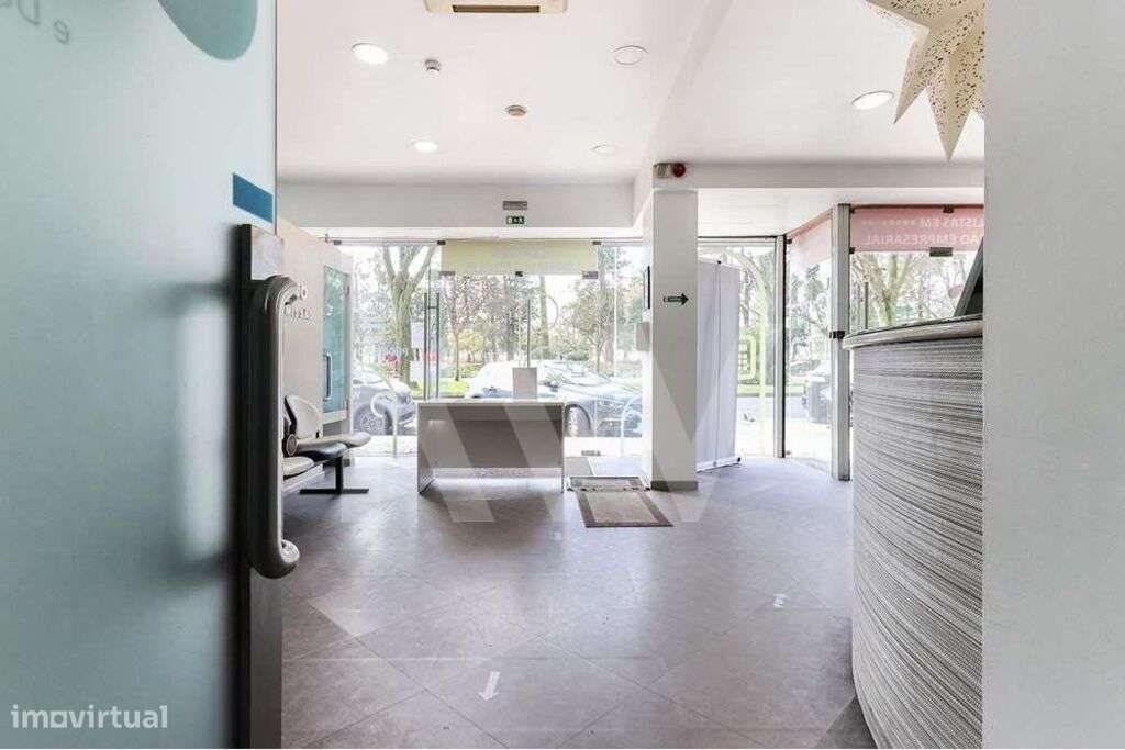 Espaço comercial com excelentes acessibilidades junto à Biblioteca Nac - Grande imagem: 5/34