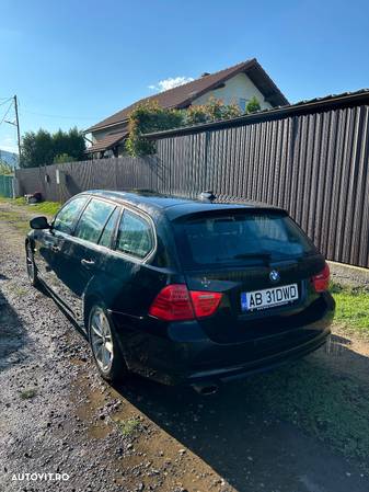 BMW Seria 3 320d DPF Touring - 12