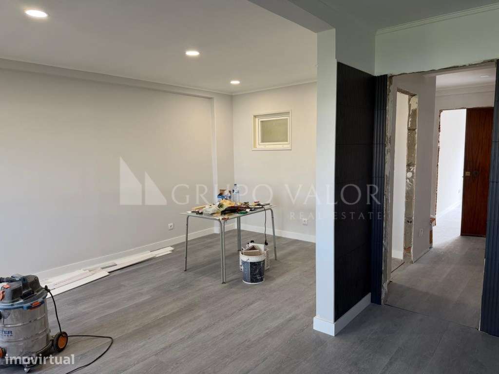 Apartamento T2 em remodelação total com Arrecadação, em Mem Martins-7