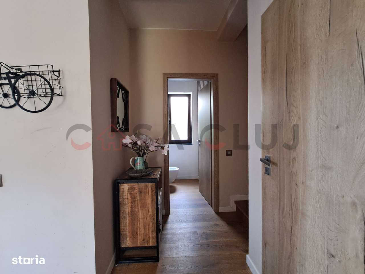Apartament pe 2 nivele la vilă + Curte, Piscină, Saună și garaj, Gr-11