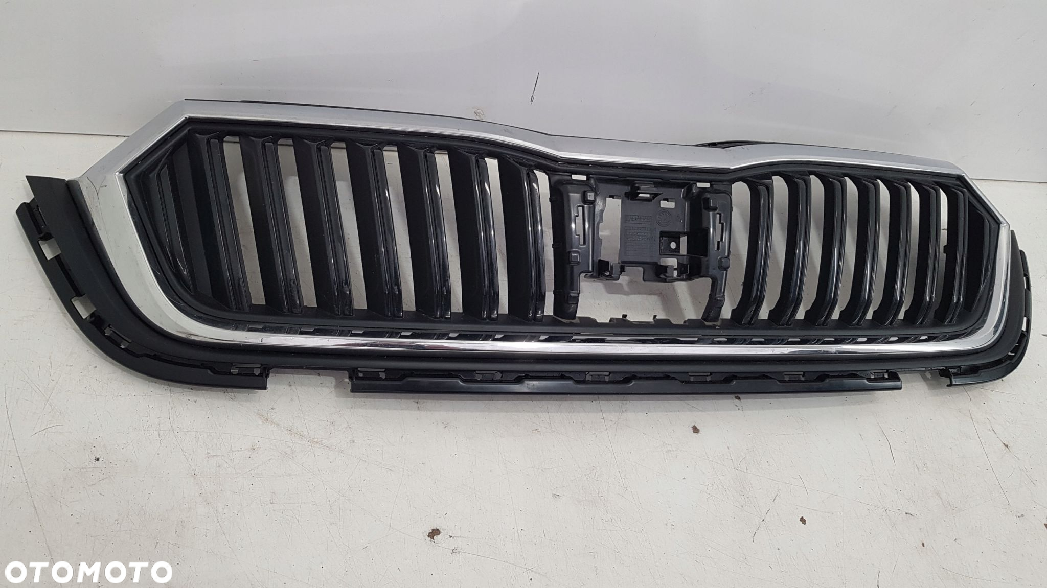 SKODA OCTAVIA IV GRILL ATRAPA CHROM ORGINAL - 3