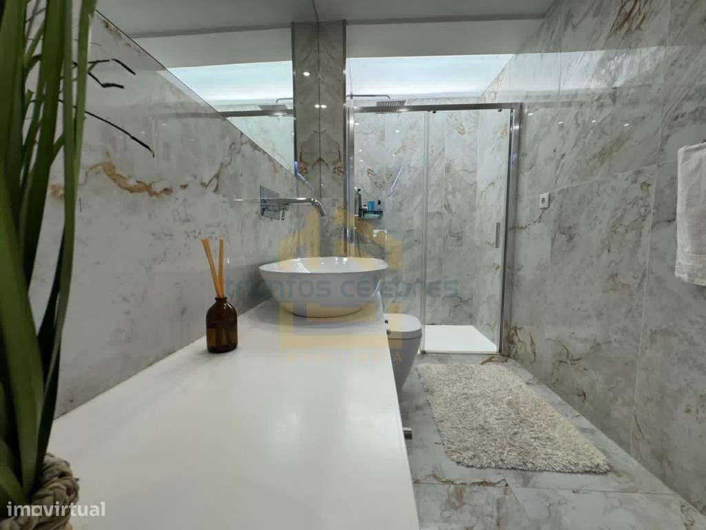 Apartamento T2 Totalmente Renovado com lugar de garagem a 100mt da ...-35