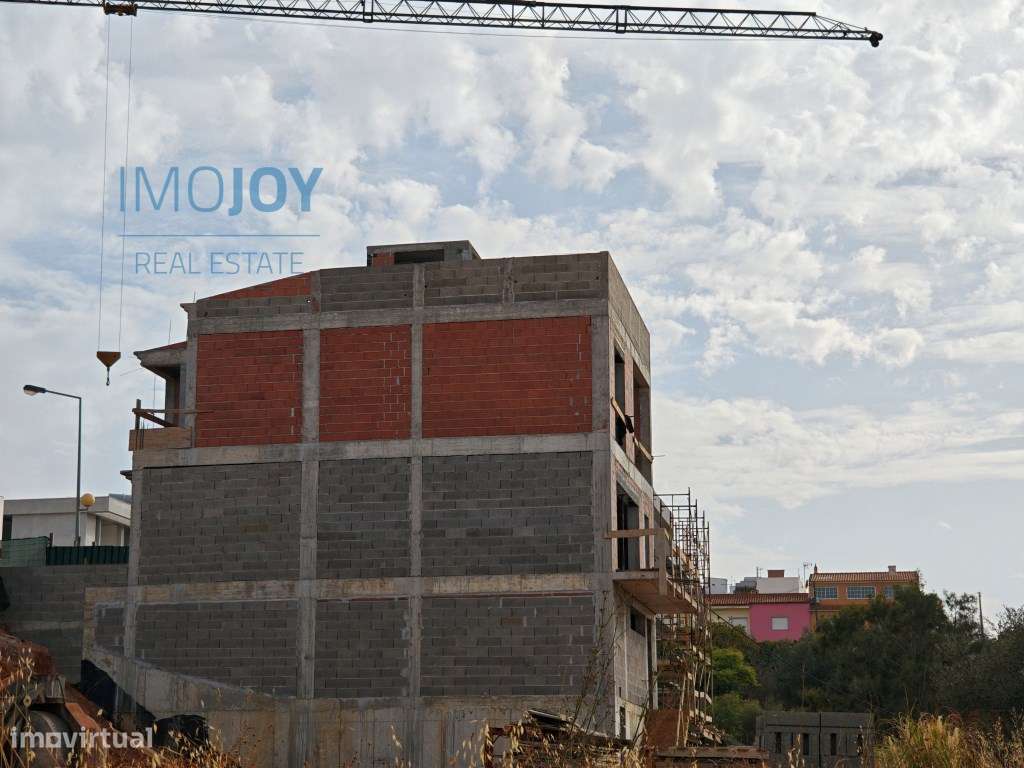 Moradia V3 + 1 Com Vista Rio no Parchal, Lagoa - Grande imagem: 5/48