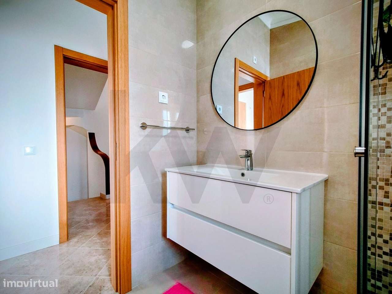 Moradia T4 Renovada em Pinheiros de Marim, Olhão-24