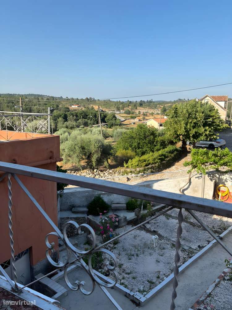 Moradia T5 Isolada com Jardim e Varanda-26
