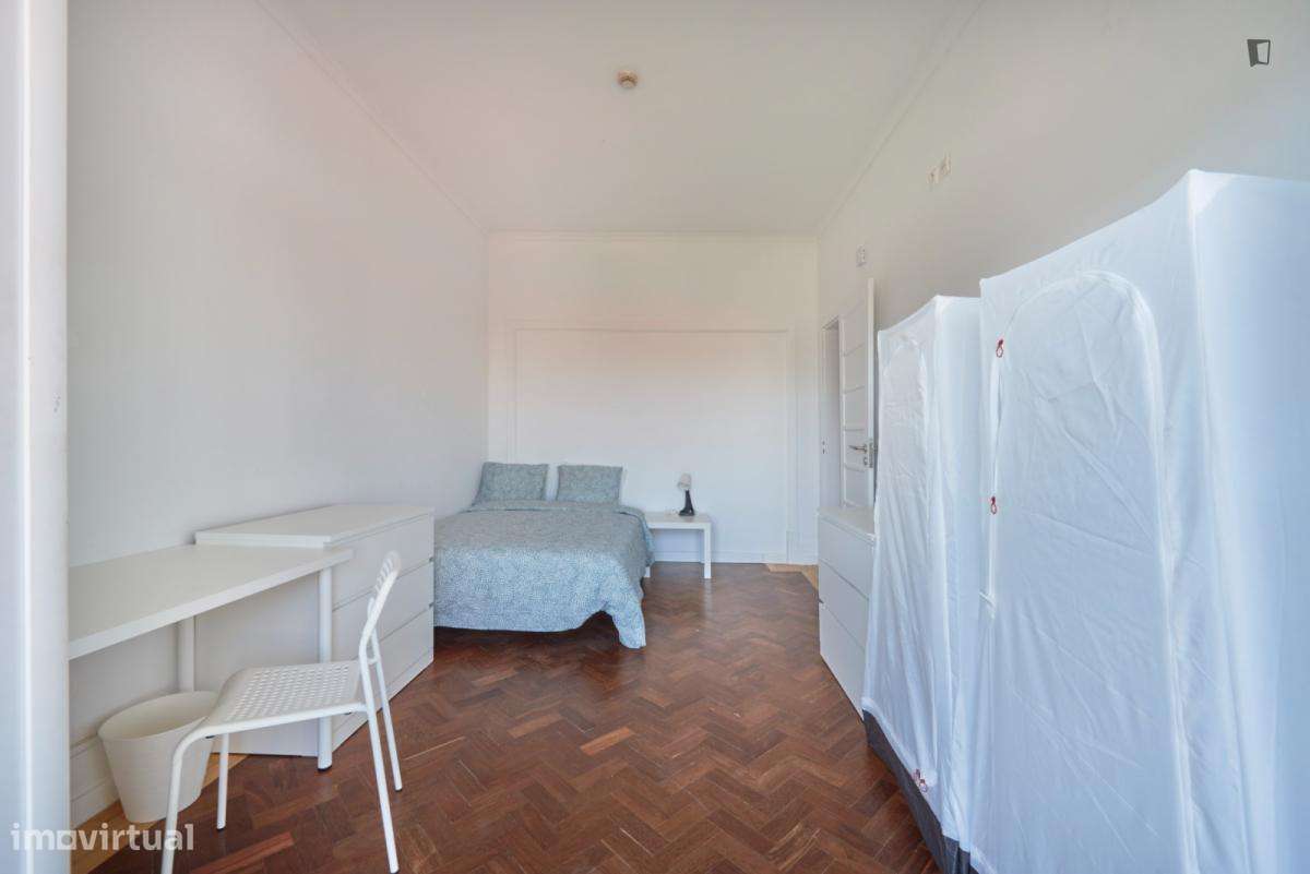 Quarto - localizado em Marquês de Pombal Lisbon - Grande imagem: 5/7