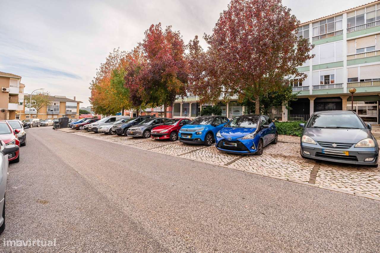 T2 a escassos passos da estação de comboio de Barcarena-47