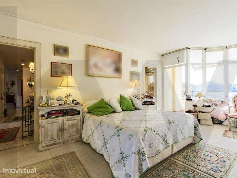 Apartamento excecional T5 C/ 2 Suites, Lareira, Varandas - Prédio Port-23
