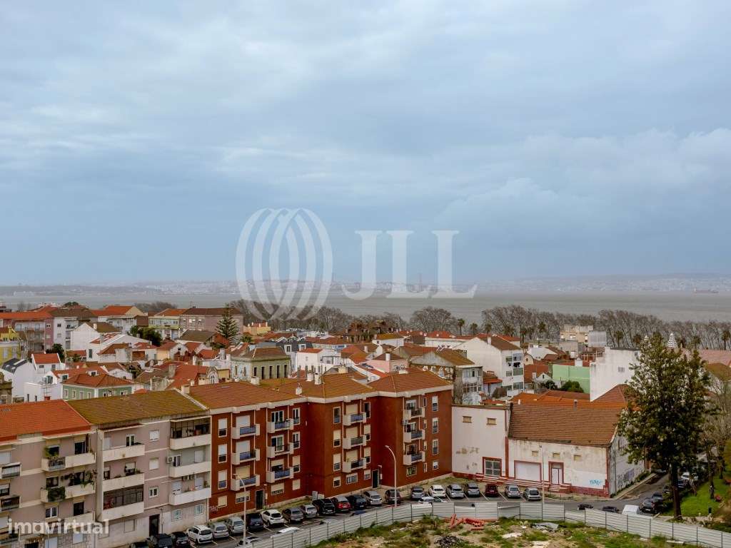 Apartamento T1, com varanda e estacionamento, no Barreiro-8