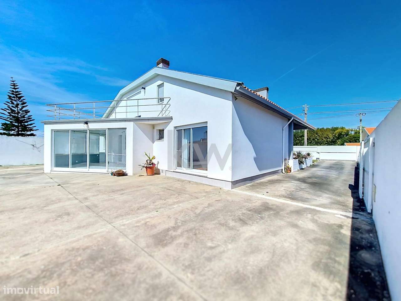 Moradia com 6 quartos, piscina aquecida, anexo e terreno com 2500m2 em-42