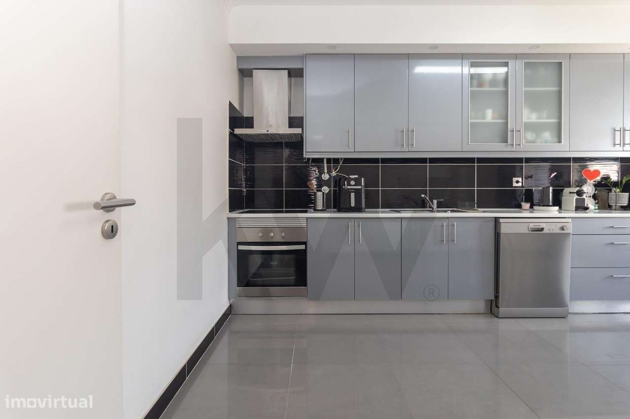 Apartamento T4 Duplex na Amora-15