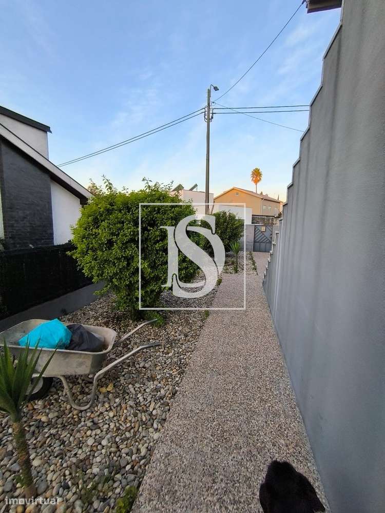 Moradia Isolada T3 em Vilar de Andorinho-8