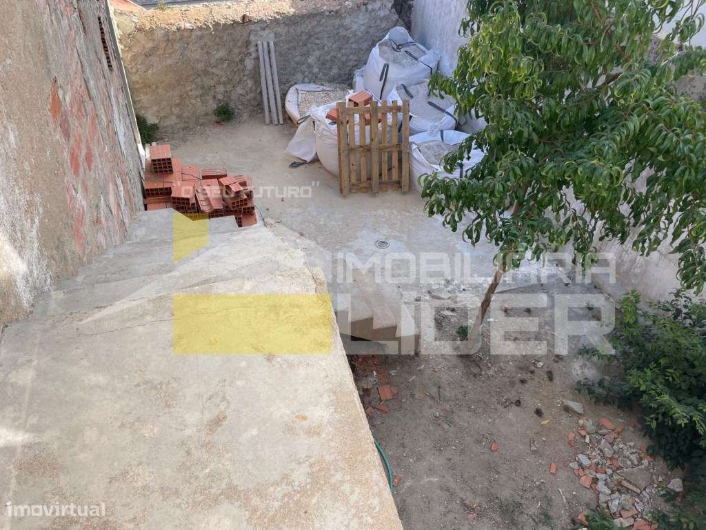 Moradia em fase de construção inserida em terreno urbano com 152m2 ... - Grande imagem: 5/12