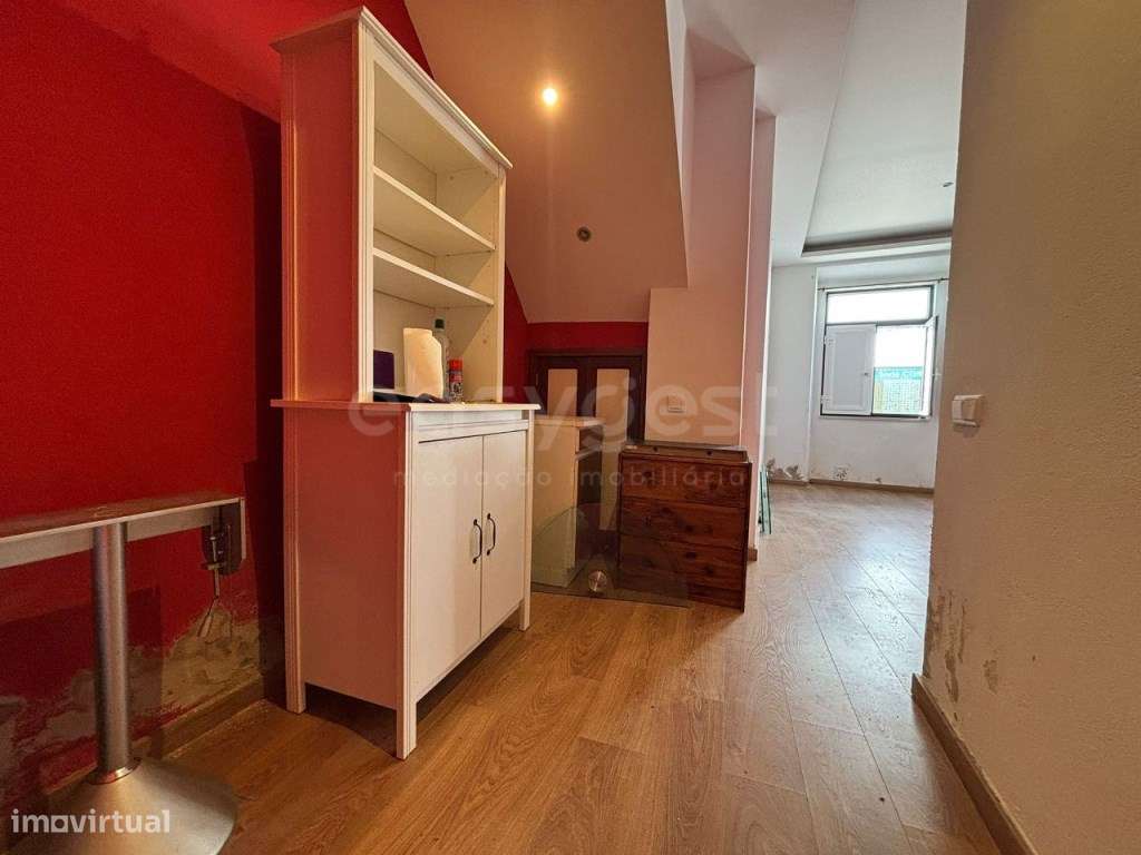 Prédio com 2 entradas independentes no coração do Montijo - Grande imagem: 4/25