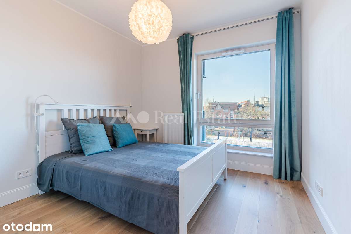 Widok na kanał na Stępce i panoramę Gdańska-11