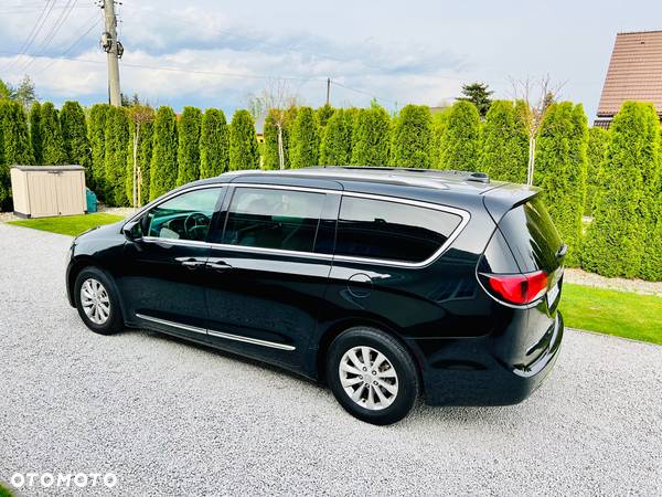 Chrysler Pacifica - 3