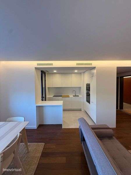 Arrendamento de T1 novo e mobilado, na Av. Conselho da Europa, Porto - Grande imagem: 5/12