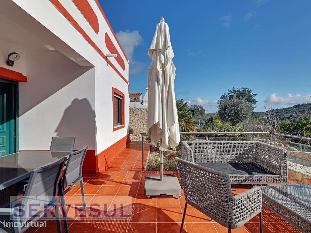 Charmosa Moradia de 2 pisos com 3 quartos espaçosos, garagem, pisci...-21