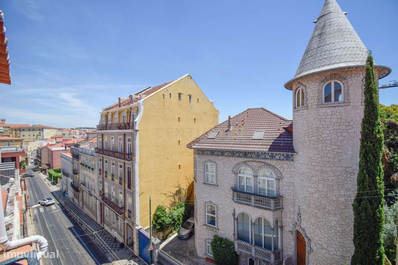Apartamento com mezzanine e potencial de reconversão na Estrela-15