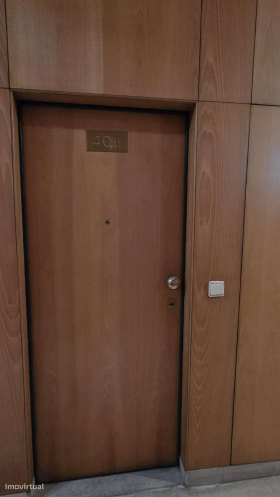 Escritório/Conversão em T1 à venda no centro de Matosinhos - 54m² - Grande imagem: 5/10