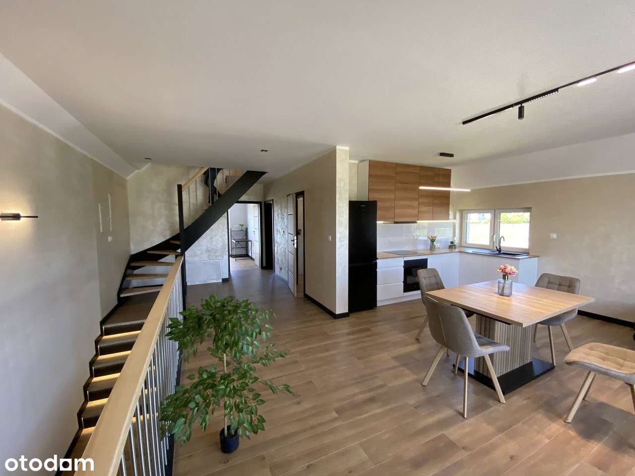 Nowe "pod klucz" mieszkanie z miejscem postojowym i ogródkiem-3