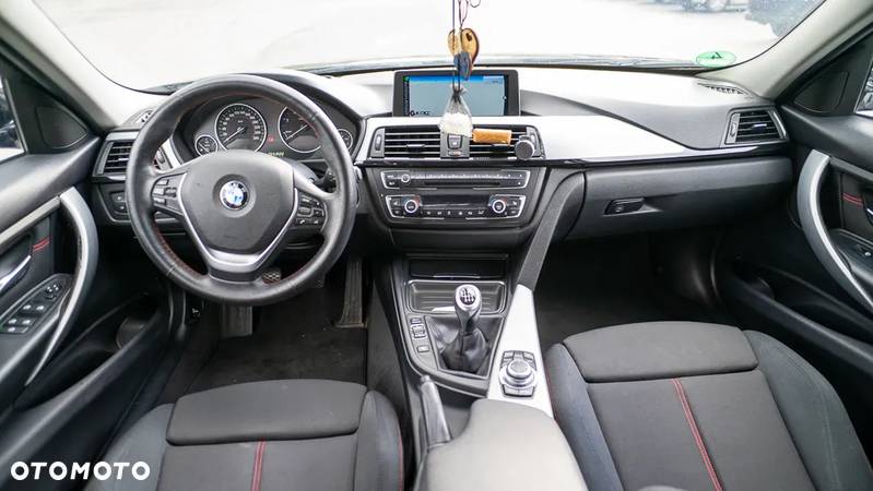 BMW Seria 3 320d Sport Line - 29