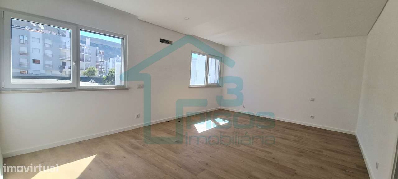 Moradia V4+1 com piscina - Costa da Caparica - Almada-27