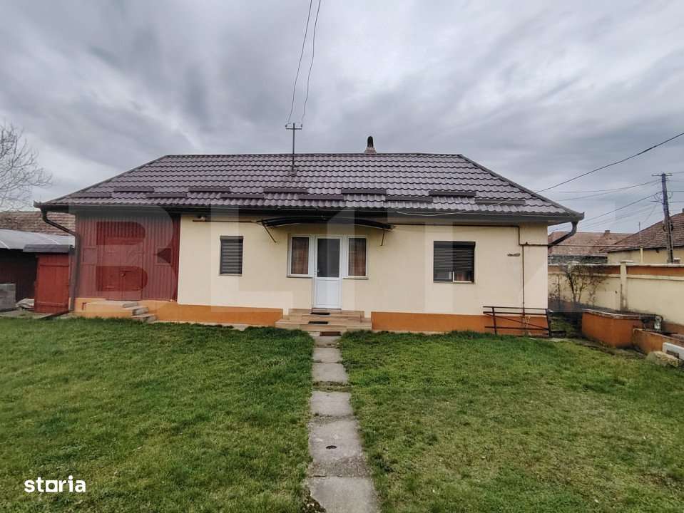 Proprietate cu 2 case in centrul localitatii Ogra - Imagine principală: 2/19