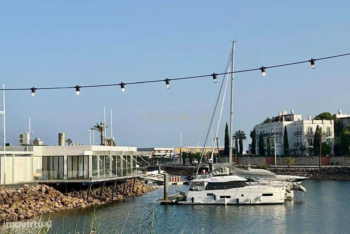 Exclusivo Apartamento T2 - Quarteira - Lugar de Garagem - Varandas - P-28