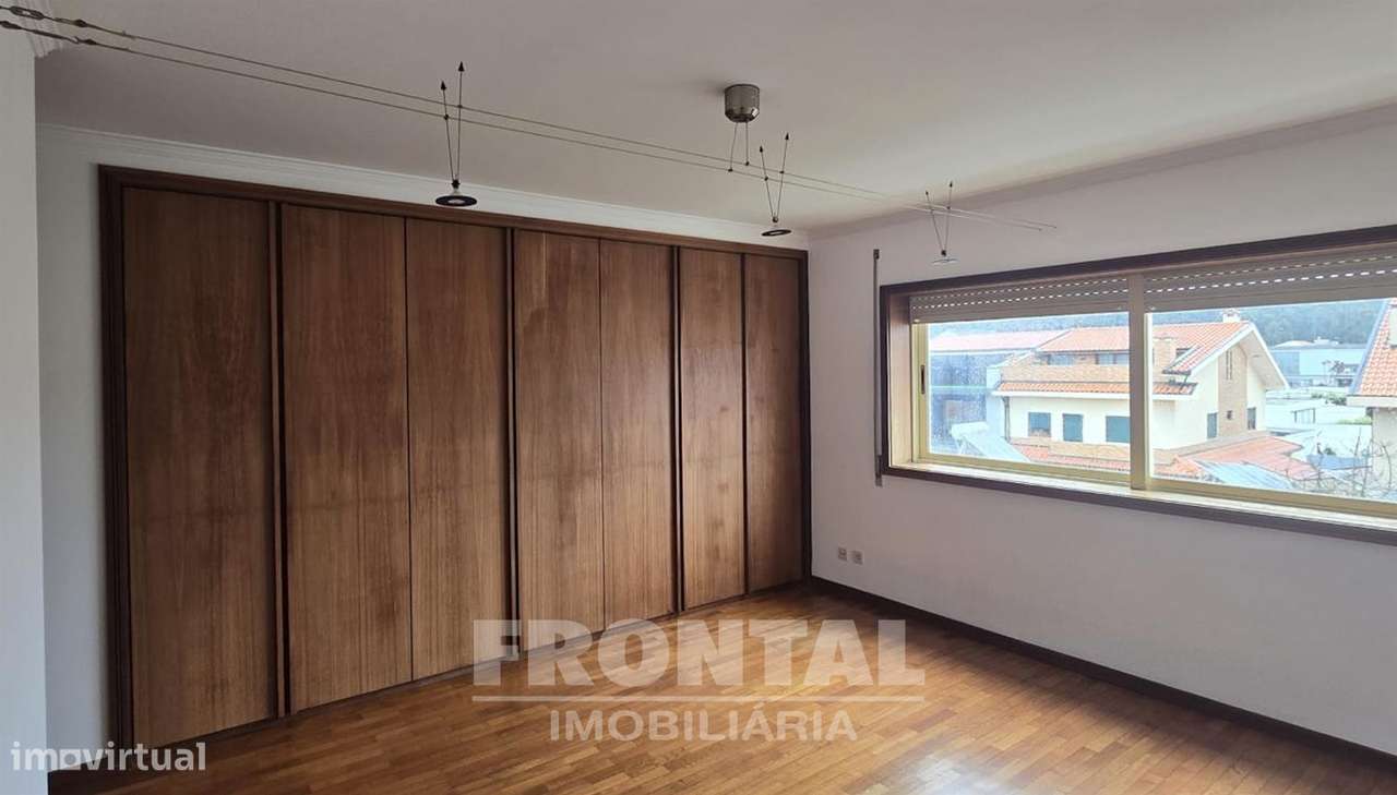 T3 Duplex em Condomínio Fechado com Piscina | Lavra, Matosinhos-23