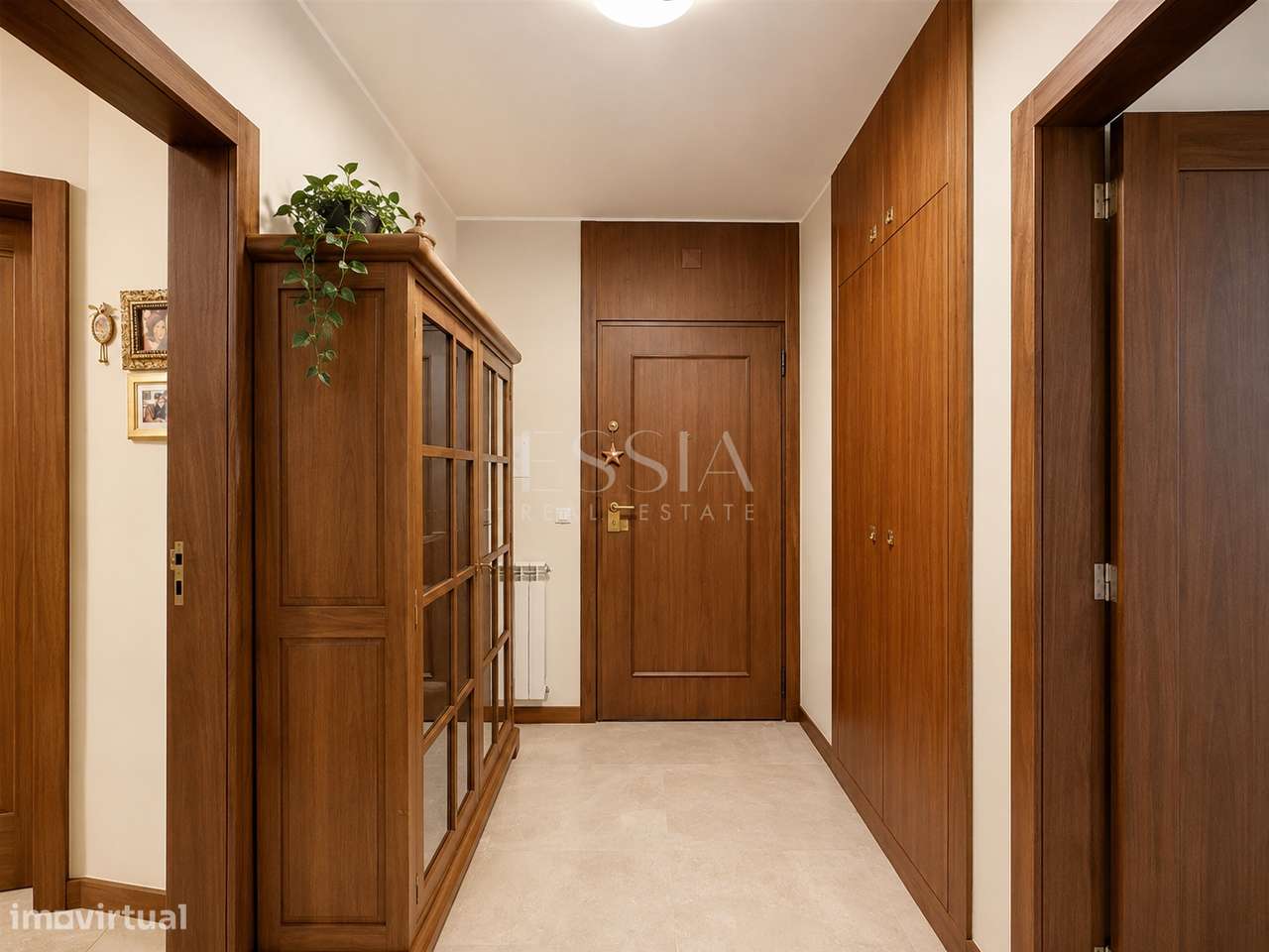 Apartamento T2 Remodelado no Arrábida Place com Garagem-11