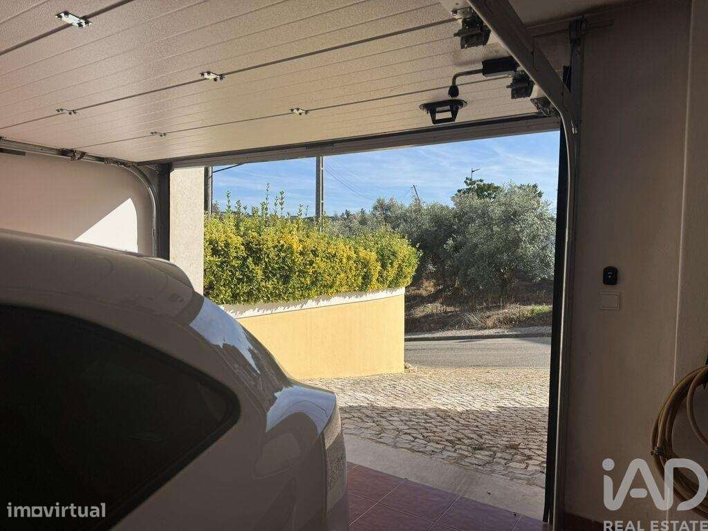 Moradia bi-familiar T5 em Tomar e Santa Maria dos Olivais de 230 m2-33