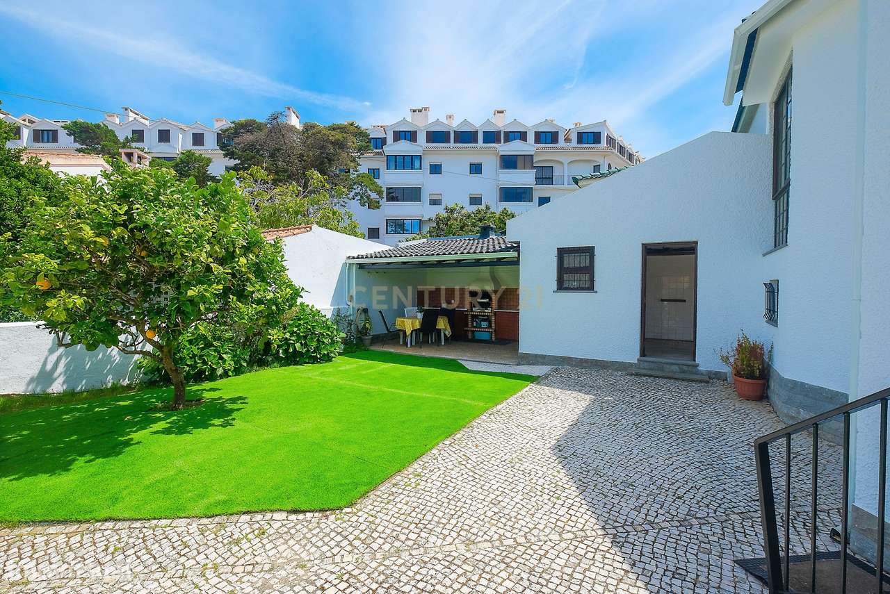 Moradia T5 em Carcavelos — Espaço, Conforto e Localização Privilegiada-41
