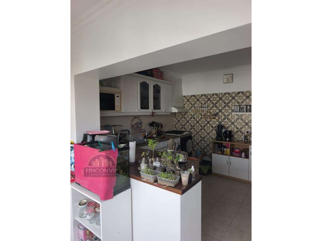 Vende-se andar de moradia bi-familiar - Rés do Chão em São Domingos...-10